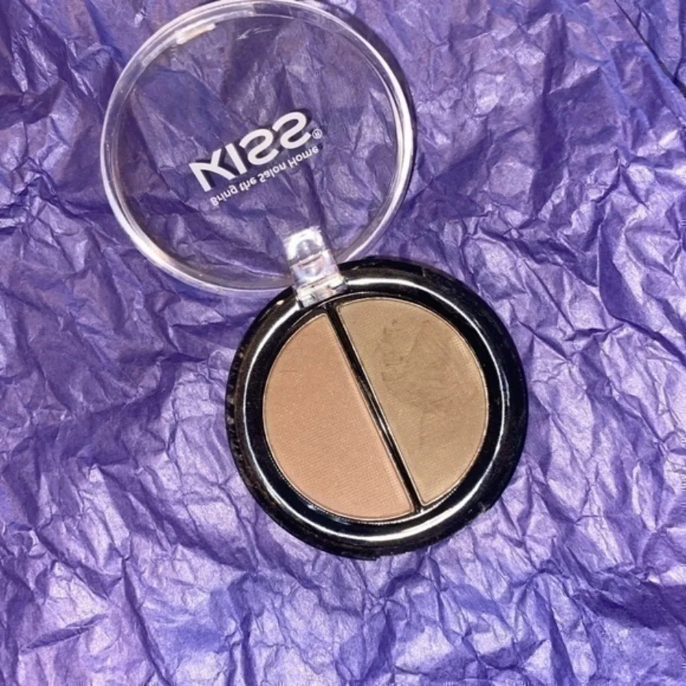 KISS TWO TONE BROW SHAPING POWDER❗️